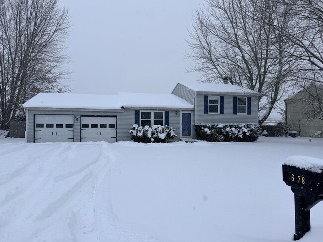 Move- In Ready 3-Bedroom Home in a Desirable Residential Area - Move- In Ready 3-Bedroom Home in a Desirable Residential Area