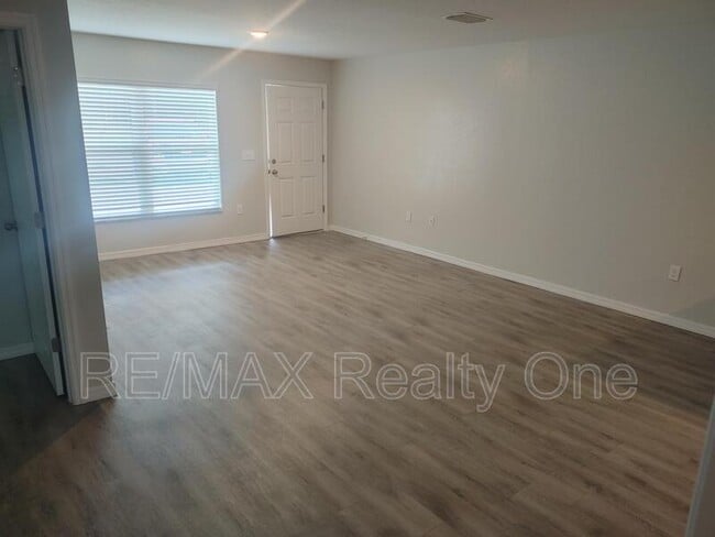 Building Photo - 9480 N Travis Dr