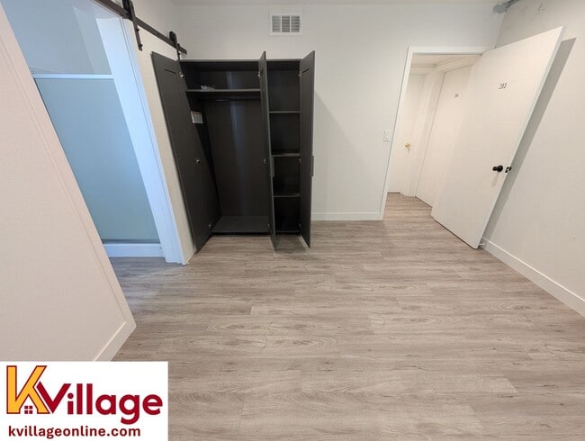 Foto del edificio - Private room with private en-suite bathroo...
