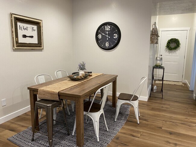 dining - 460 N Main St