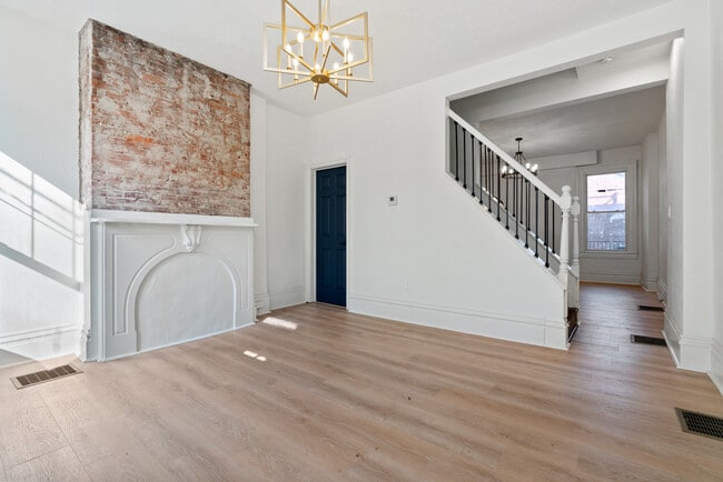 Building Photo - 4417 Davison St
