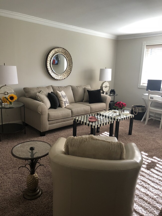 Foto del edificio - 3608 Lakeshore Dr