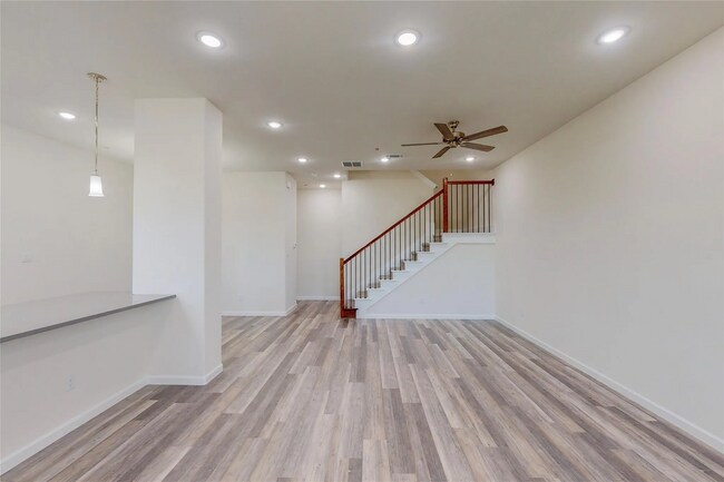 Foto del edificio - 3 Bed 2 bath 2 Car Garage Luxurious Townhome in Frisco!