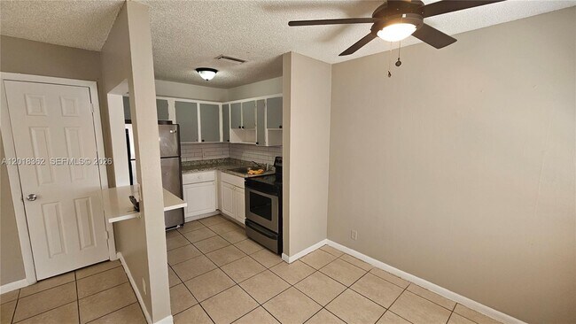 Foto del edificio - 860 SW 6th Ct