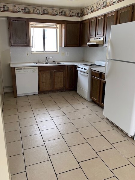 Kitchen - 4185 W Court St
