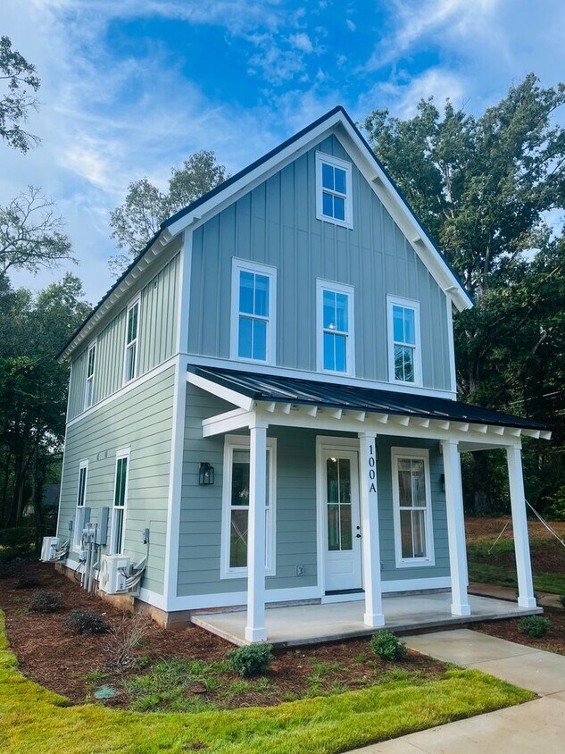 Primary Photo - 100 Gardenia Ln