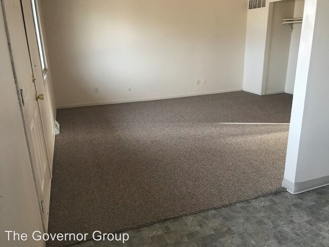 Building Photo - 305 Paul Revere Pl