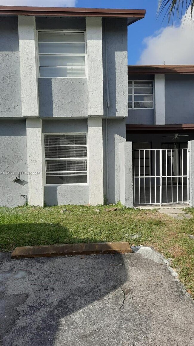 Building Photo - 10090 NW 80th Ct
