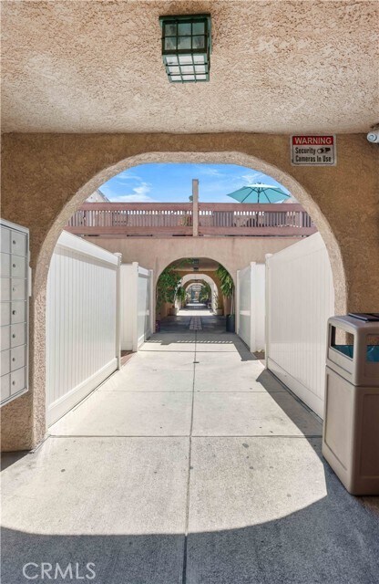 Foto del edificio - 7924 Woodman Ave