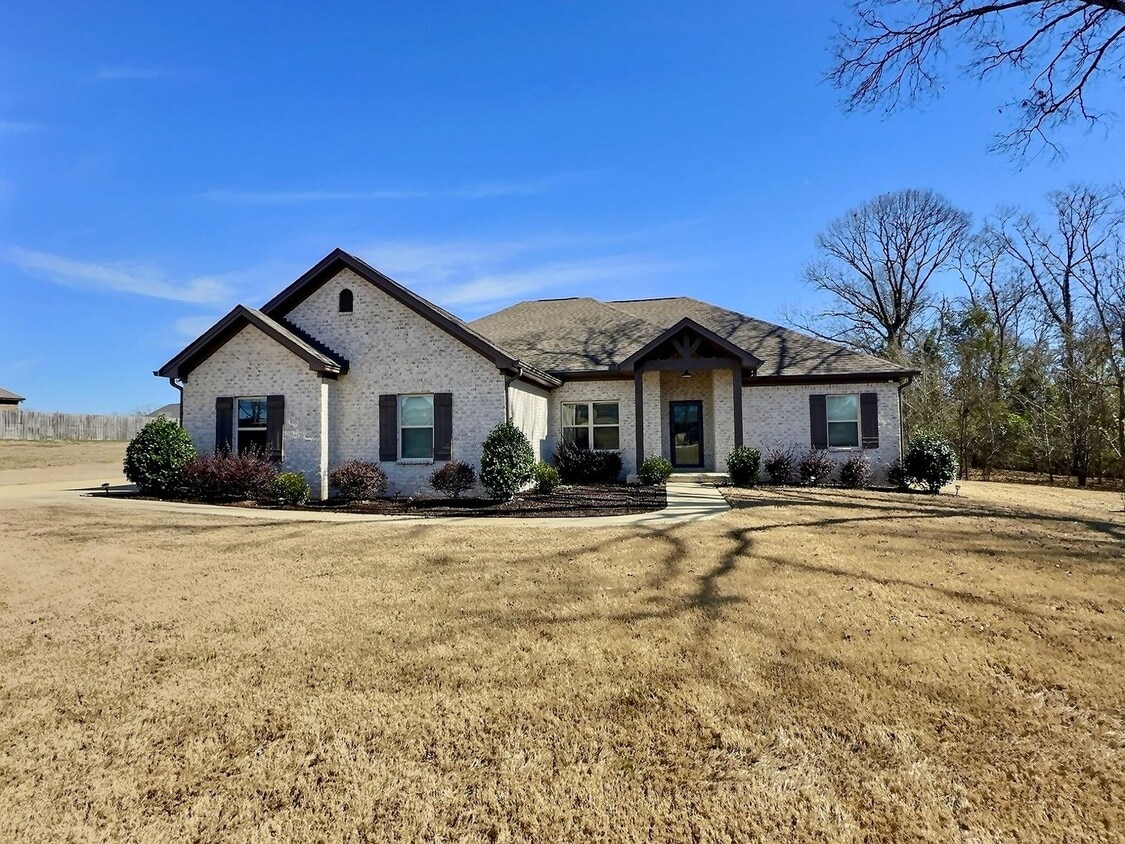 Primary Photo - For Rent - Highly Desirable Summerfield, D...