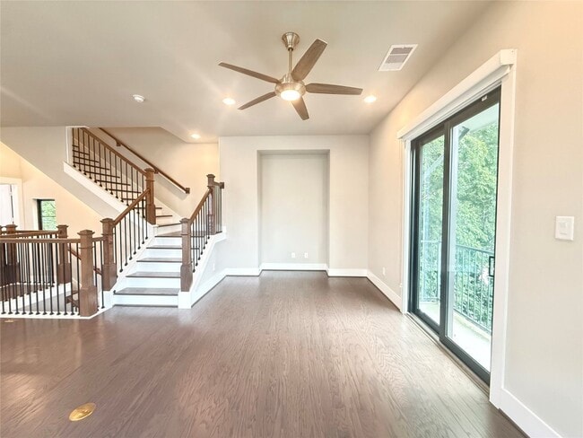 Building Photo - 1220 W 25th St