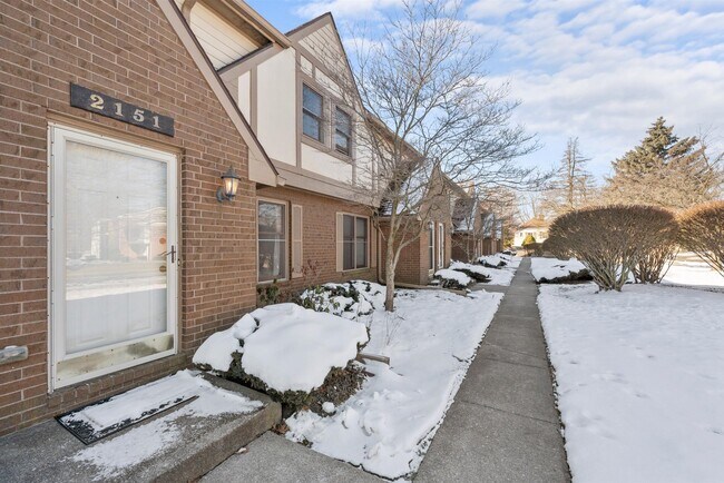 Building Photo - 2151 Winterset Dr