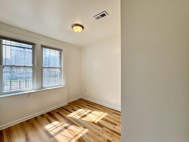 Foto del edificio - 1652 West Virginia Ave NE