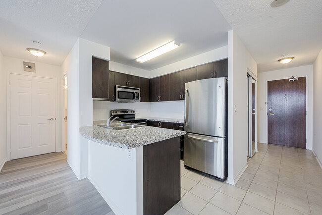 Photo du bâtiment - 4900-4900 Glen Erin Dr
