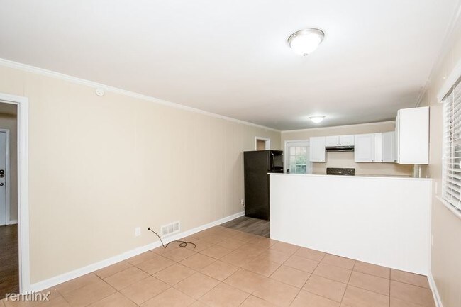 Building Photo - 2324 Springdale Cir SW
