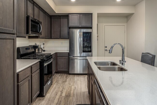 Building Photo - 2054 Luzon Ln