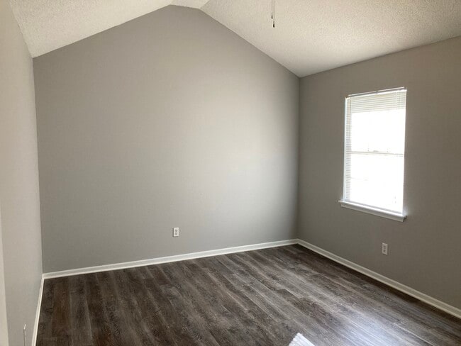 Building Photo - 2107 Highridge Dr