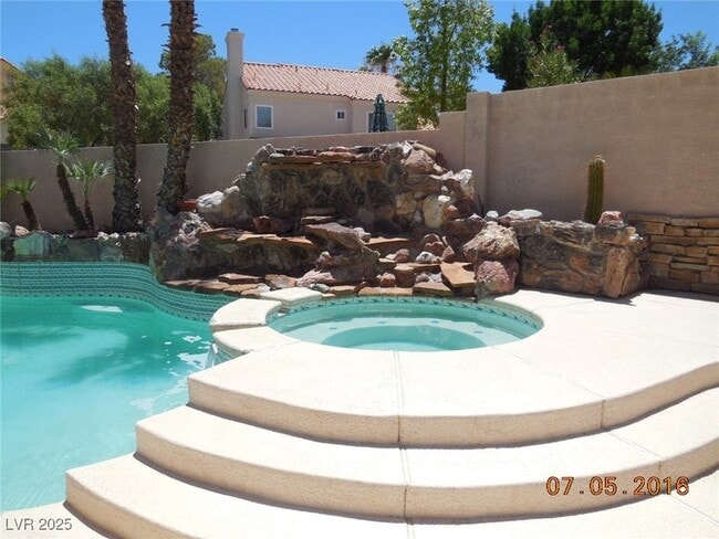 Foto del edificio - 8801 Cypresswood Ave