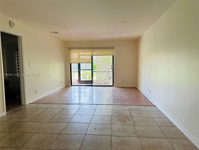 Building Photo - 458 Lakeview Dr
