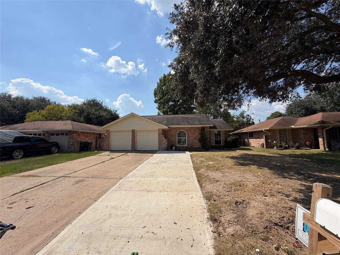 Primary Photo - 10215 Hannon Dr