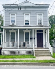 Building Photo - 146 Washington St