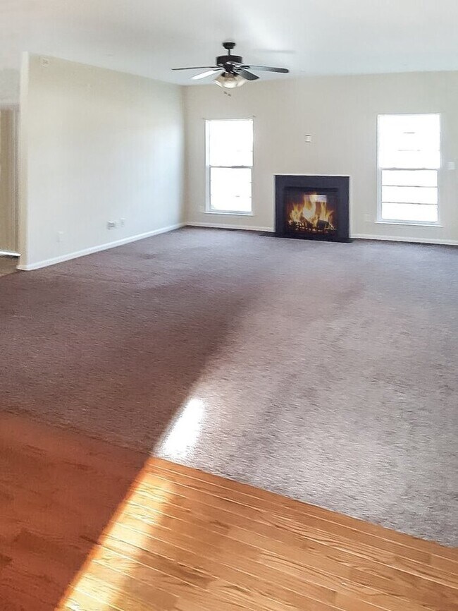 Building Photo - 21323 Foxglove Ct