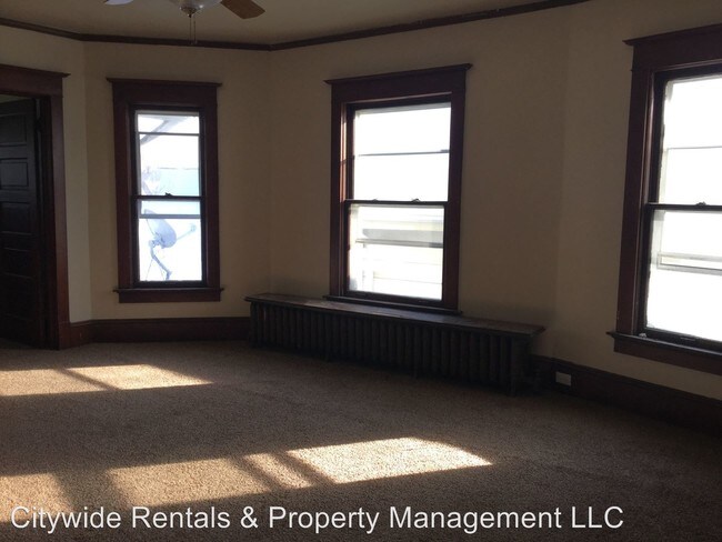 Building Photo - 1545 S 73rd St