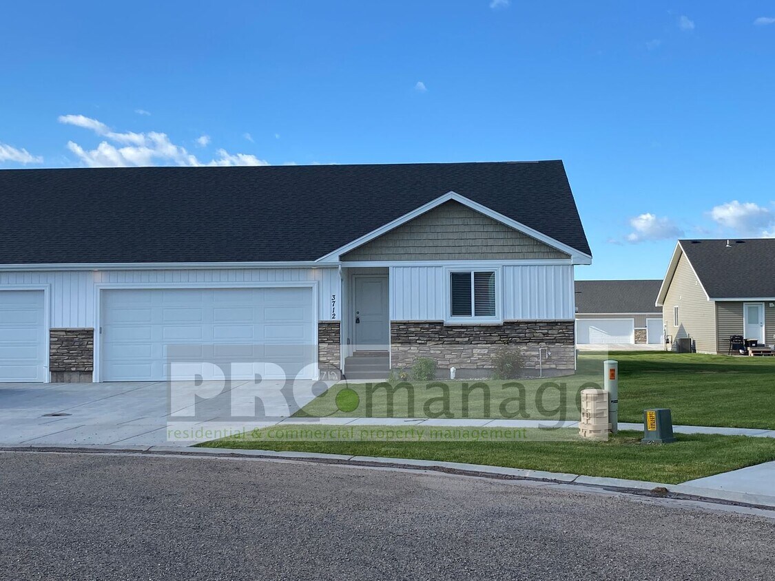 Primary Photo - Brand New 3 Bed / 2 Bath Townhouse with 2-...
