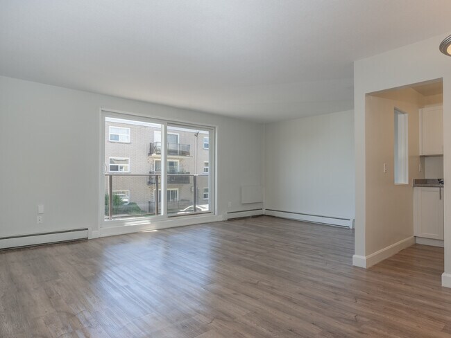 Photo du bâtiment - Kingsway & Queensway Apartments