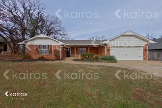Building Photo - 1205 Mockingbird Ln