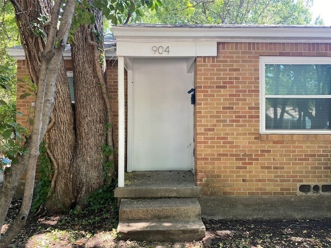 Photo - 904 Denton St Apartment