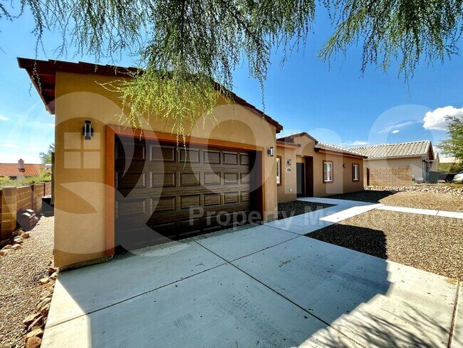 Building Photo - 1011 W Rio Hondo