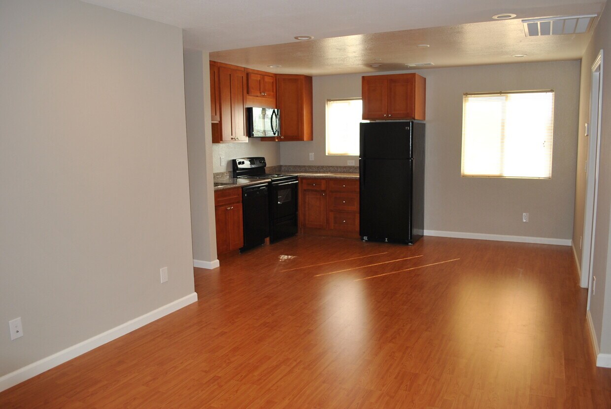 Kitchen/ Nook - 21385 Locust St