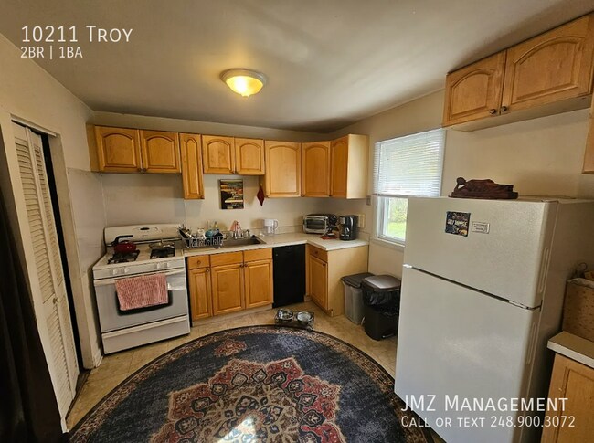 Building Photo - 10211 Troy-