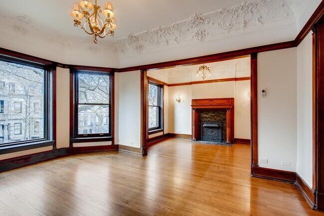 Building Photo - 544 W Fullerton Pkwy