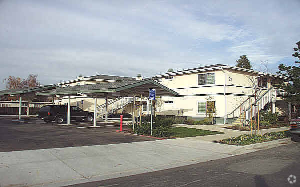 Primary Photo - 2174 Oak St