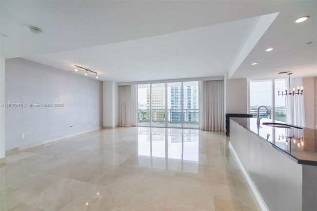 Foto del edificio - 901 Brickell Key Blvd