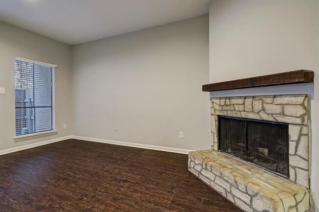 Building Photo - 5001 Lamonte Ln
