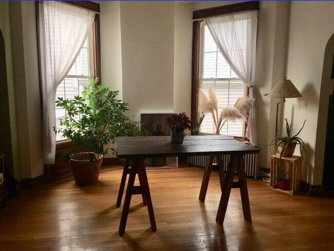 Foto del edificio - 2513 N Spaulding Ave
