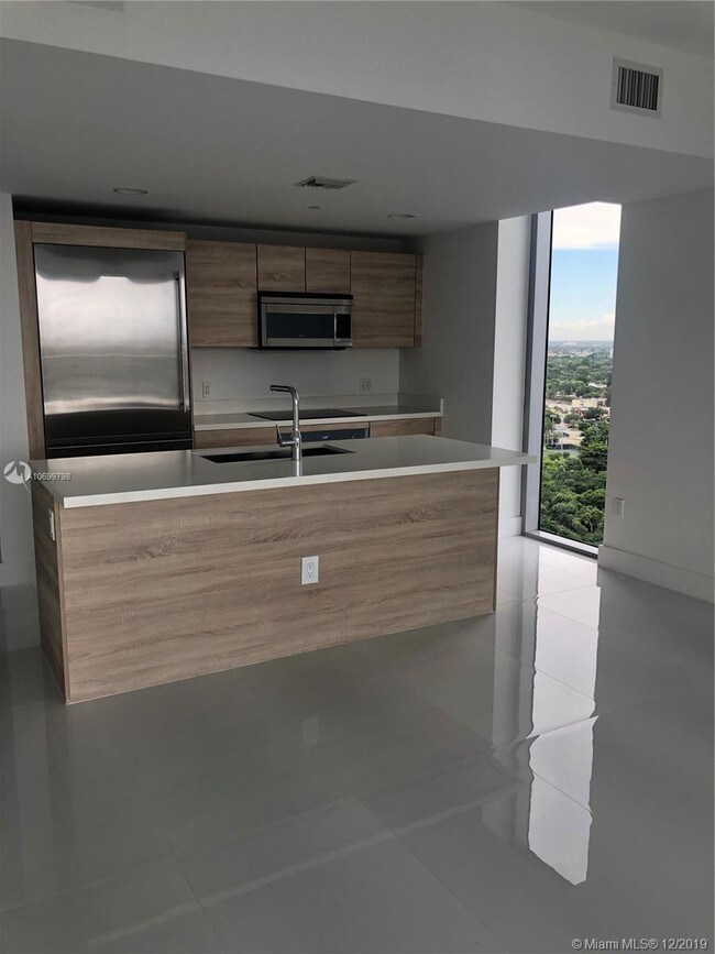 Foto del edificio - 16385 Biscayne Blvd