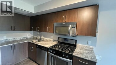 Building Photo - 4 1/2 Ottawa St N