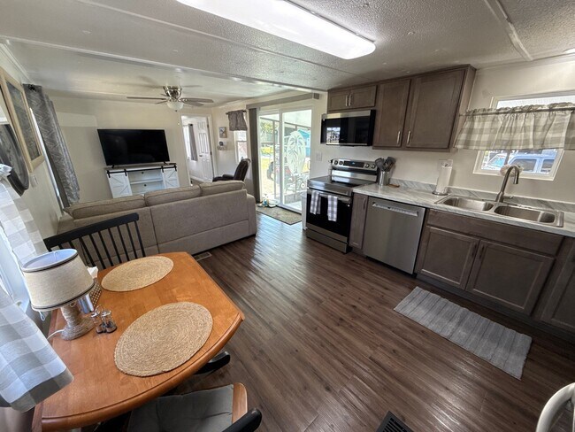 Foto del edificio - 8811 W Arber Ct