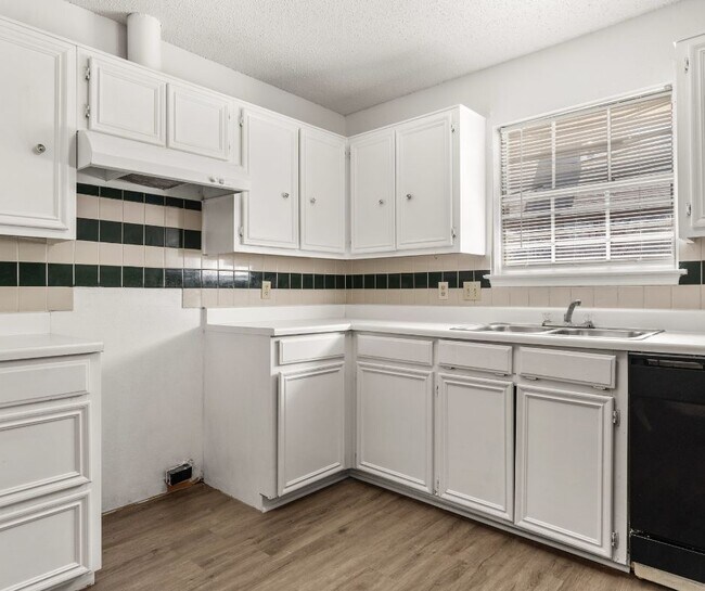 Foto del edificio - 1727 Ramada Dr