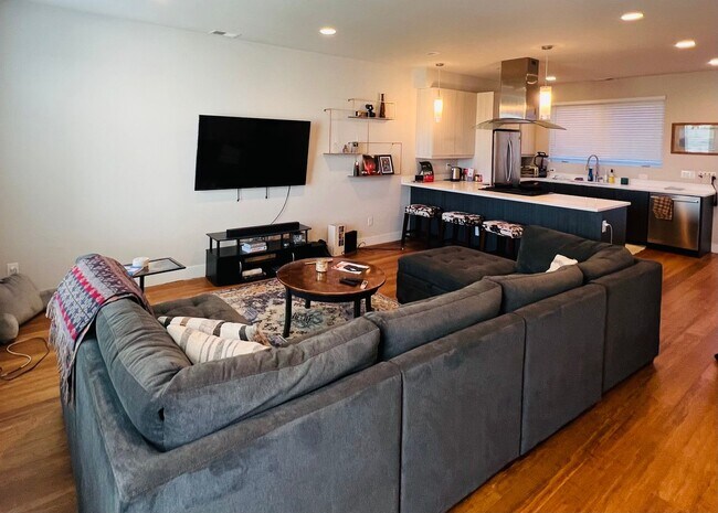 Foto del edificio - 3 Bed 3 1/2 Bath Townhouse in Denver's West Colfax Neighborhood