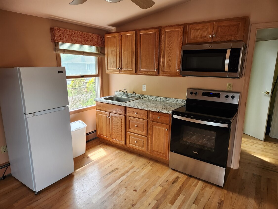 28 Birch Ln Unit 2nd Floor, Plainview, NY 11803 Apartments in