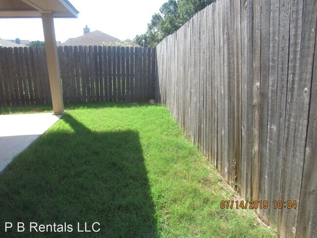 Building Photo - 3 br, 2 bath House - 318 SW Boatsman Avenue