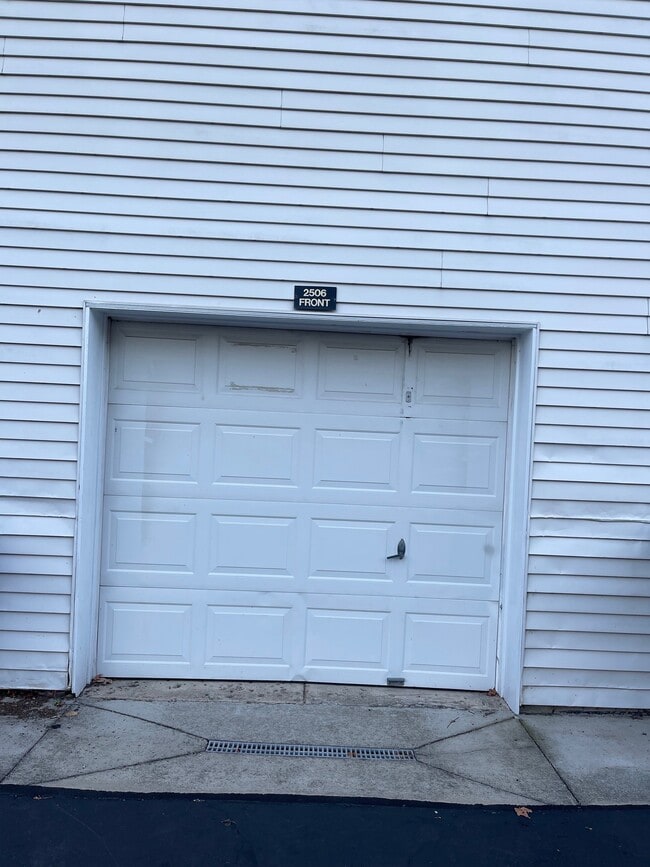 Building Photo - 2506 Burgandy Ln