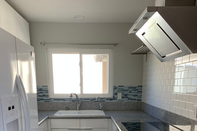 Kitchen - 10641 Carmel Mountain Rd