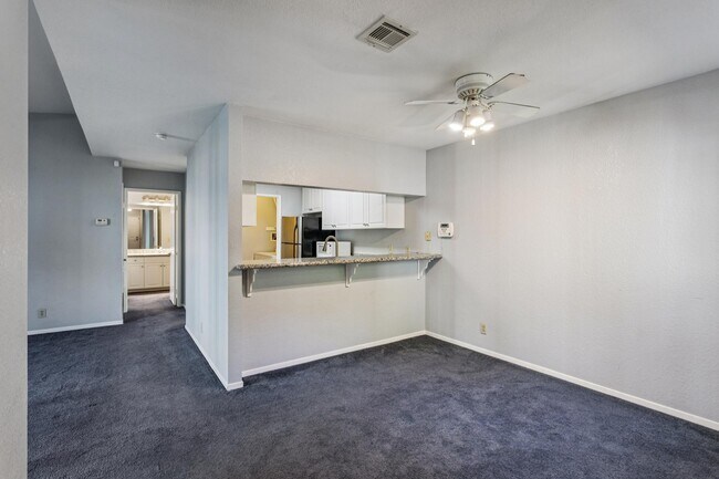 Building Photo - 600 Canyon Oaks Dr