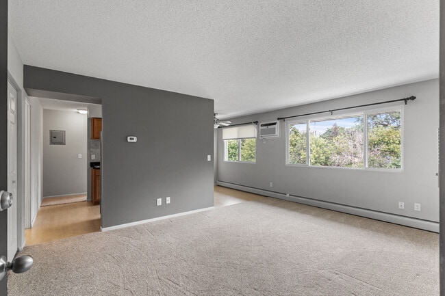 Building Photo - Rosco Apts-2720